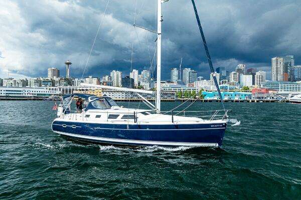 Hunter 41 Deck Salon Yacht For Sale