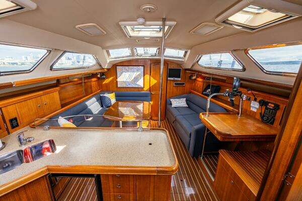 Hunter 41 Deck Salon Yacht For Sale