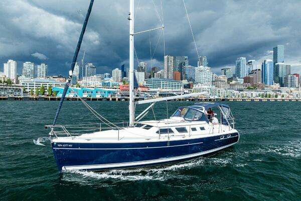 Hunter 41 Deck Salon Yacht For Sale