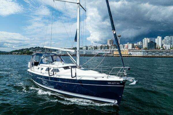 Hunter 41 Deck Salon Yacht For Sale