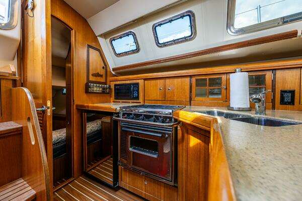 Hunter 41 Deck Salon Yacht For Sale