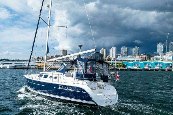 Hunter 41 Deck Salon Yacht For Sale