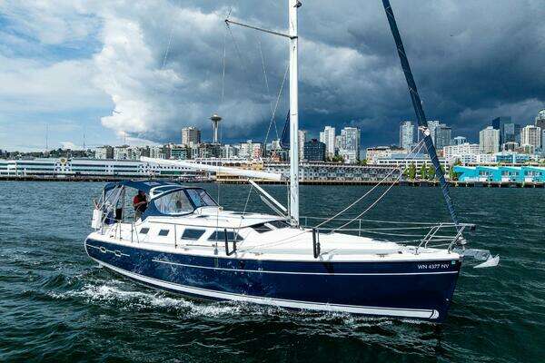 Hunter 41 Deck Salon Yacht For Sale