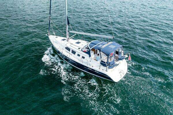 Hunter 41 Deck Salon Yacht For Sale