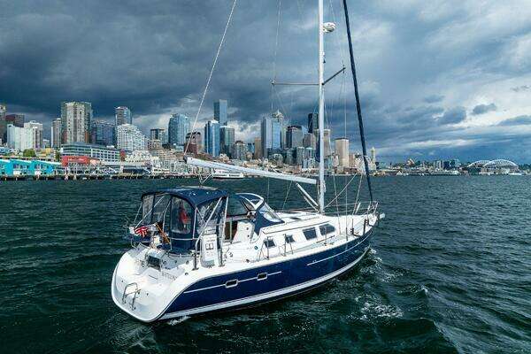 Hunter 41 Deck Salon Yacht For Sale