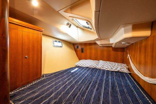 Hunter 41 Deck Salon Yacht For Sale