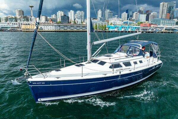 Hunter 41 Deck Salon Yacht For Sale