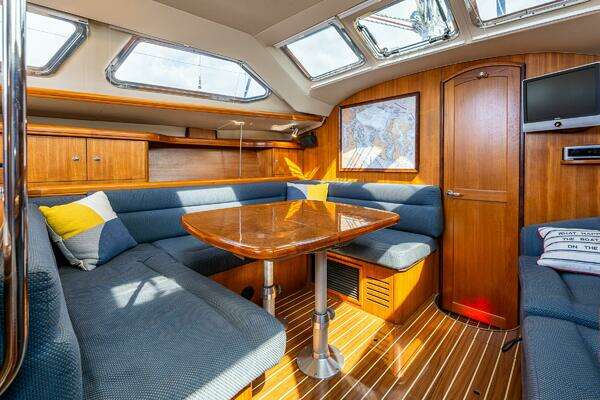 Hunter 41 Deck Salon Yacht For Sale