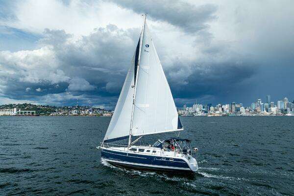 Hunter 41 Deck Salon Yacht For Sale