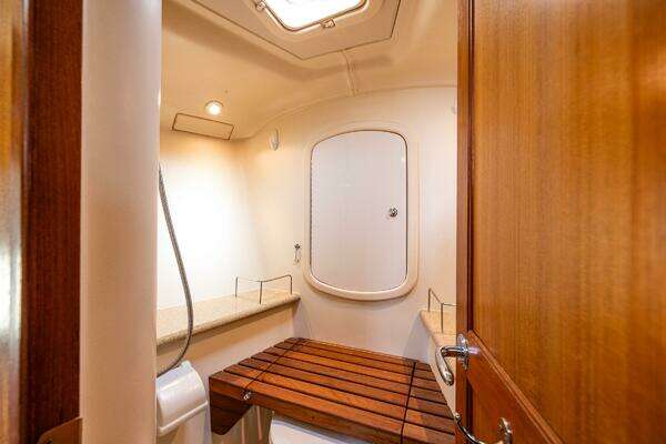 Hunter 41 Deck Salon Yacht For Sale