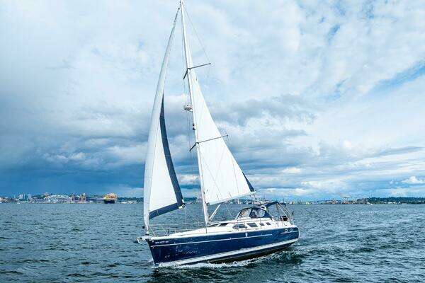 Hunter 41 Deck Salon Yacht For Sale