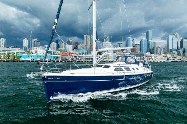 Hunter 41 Deck Salon Yacht For Sale