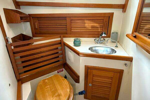 Pacific Seacraft 37 Yacht For Sale