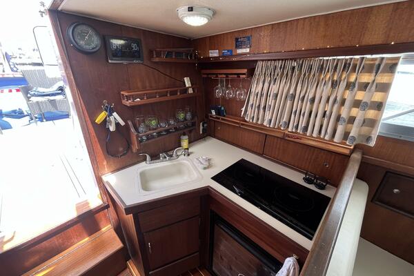 Growler 31ft Hatteras Yacht For Sale
