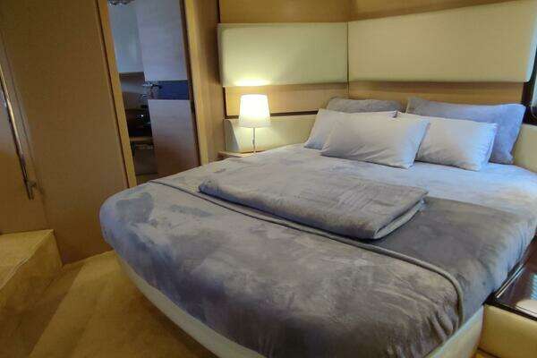 Azimut 58 Fly Yacht For Sale