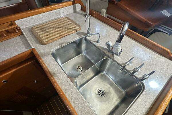Pacific Seacraft 44 Yacht For Sale