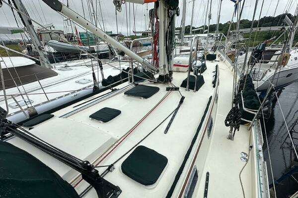 Pacific Seacraft 44 Yacht For Sale