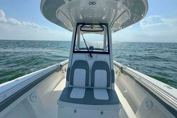 Regulator 31 FS Yacht For Sale