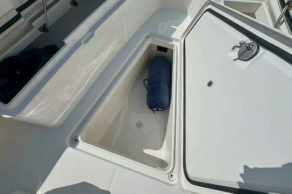 Regulator 31 FS Yacht For Sale