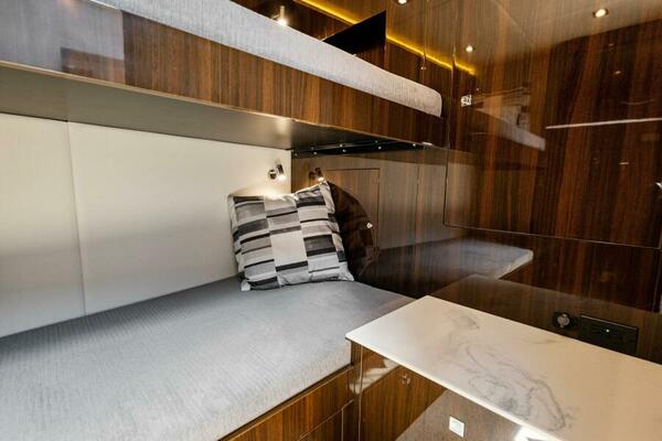 2022 50 Cruisers Cantius - Mint 2 Bee - Guest Stateroom