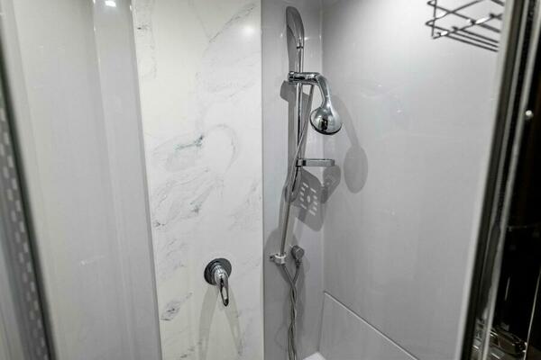 2022 50 Cruisers Cantius - Mint 2 Bee - Master Head