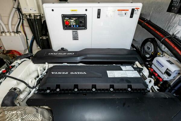 2022 50 Cruisers Cantius - Mint 2 Bee - Engine Room