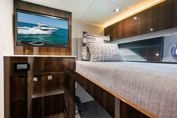 2022 50 Cruisers Cantius - Mint 2 Bee - Guest Stateroom