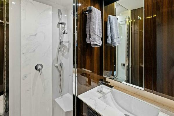 2022 50 Cruisers Cantius - Mint 2 Bee - Master Head