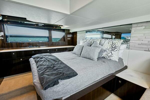 2022 50 Cruisers Cantius - Mint 2 Bee - Master Stateroom