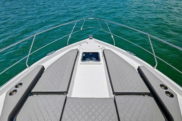 2022 50 Cruisers Cantius - Mint 2 Bee - Bow