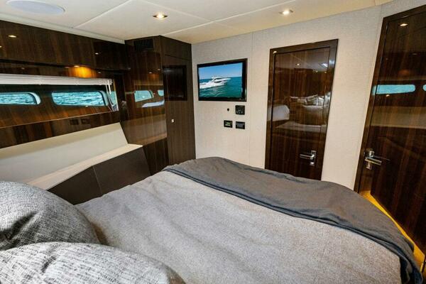 2022 50 Cruisers Cantius - Mint 2 Bee - VIP Stateroom