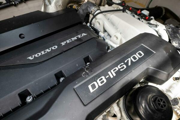 2022 50 Cruisers Cantius - Mint 2 Bee - Engine Room