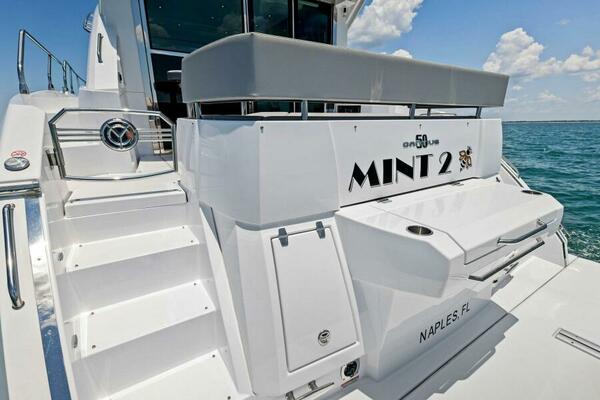 2022 50 Cruisers Cantius - Mint 2 Bee - Swim Platform