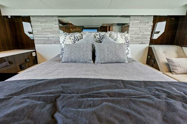 2022 50 Cruisers Cantius - Mint 2 Bee - Master Stateroom