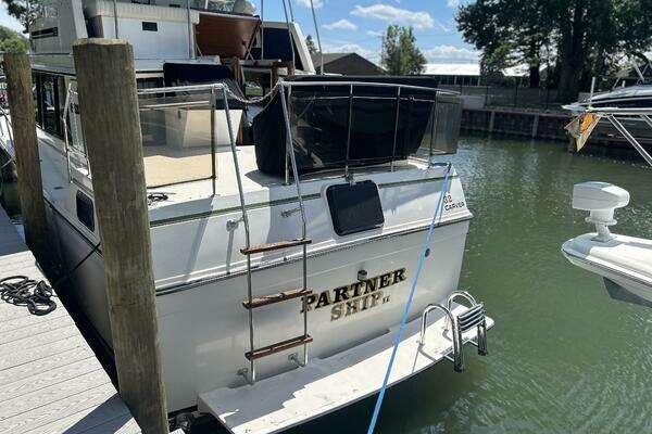 Photo of the 1985 Carver 3207