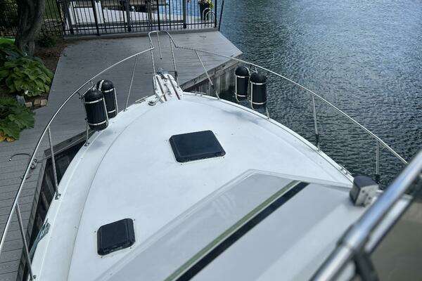 Photo of the 1985 Carver 3207