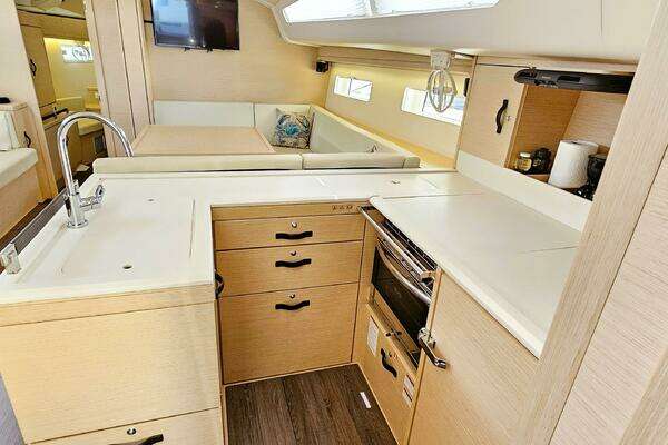 Jeanneau  Yacht For Sale