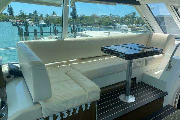 2012 Cruisers Yachts 48