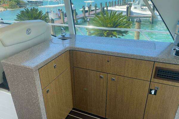 2012 Cruisers Yachts 48
