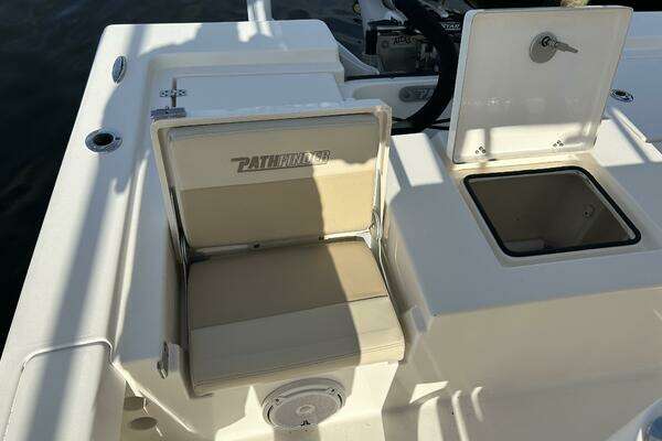 Photo of the 2019 Pathfinder 2200 CC