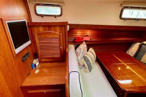 Sabre 40 Sedan Yacht For Sale
