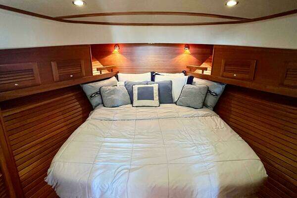 Sabre 40 Sedan Yacht For Sale