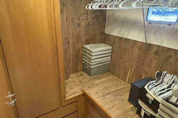Hatteras 52 Sportdeck Yacht For Sale