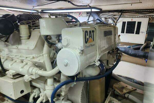 Hatteras 52 Sportdeck Yacht For Sale