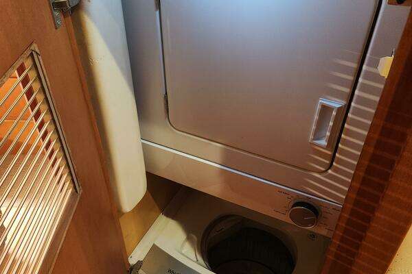 Hatteras 52 Sportdeck Yacht For Sale