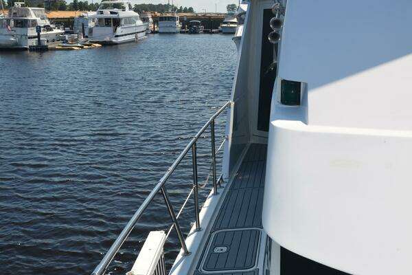 Hatteras 52 Sportdeck Yacht For Sale
