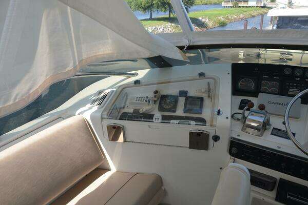 Hatteras 52 Sportdeck Yacht For Sale
