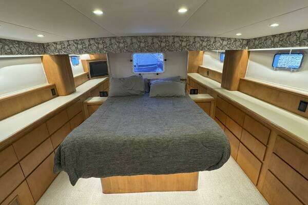 Hatteras 52 Sportdeck Yacht For Sale