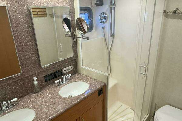 Hatteras 52 Sportdeck Yacht For Sale