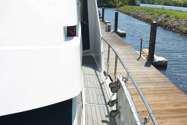 Hatteras 52 Sportdeck Yacht For Sale